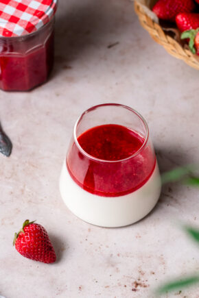 Vanilla Bean Panna Cotta With Strawberry Sauce - Baking Is Therapy